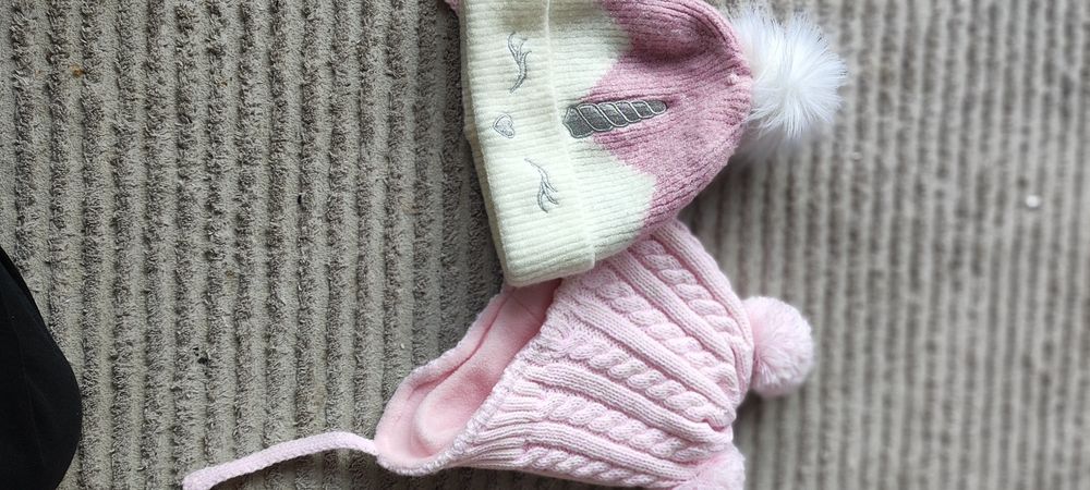 Две шапочки на девочку 2,5 - 5 лет
