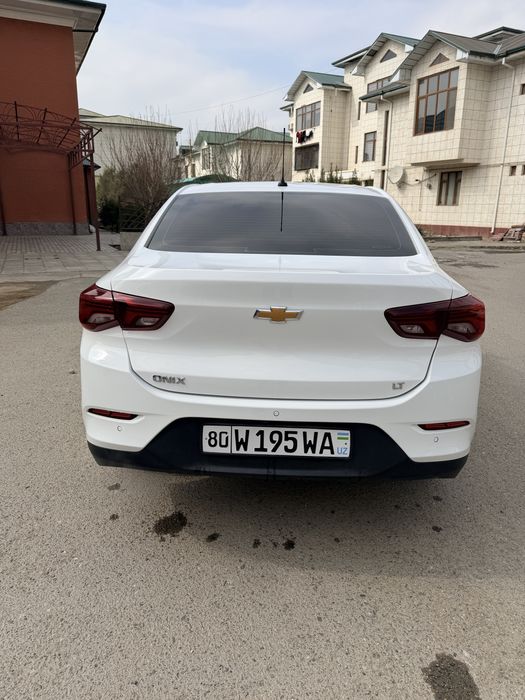 Chevrolet Onix .kraskasi polniy rodnoy ideal holat 10000 rodnoy probeg