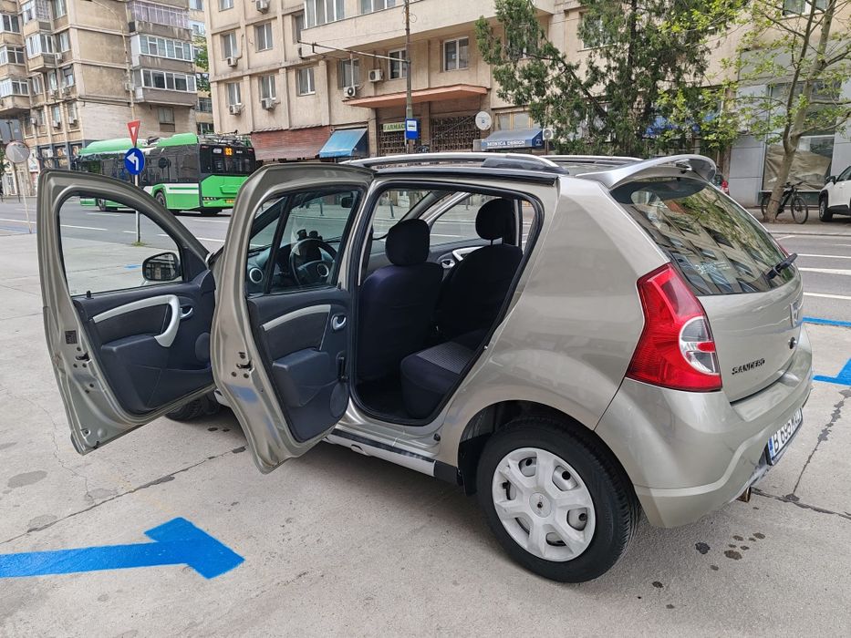 Dacia Sandero model 2011 - Motor 1.6 Benzina