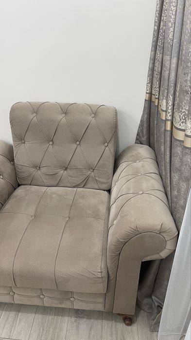 Диван с креслом для зала