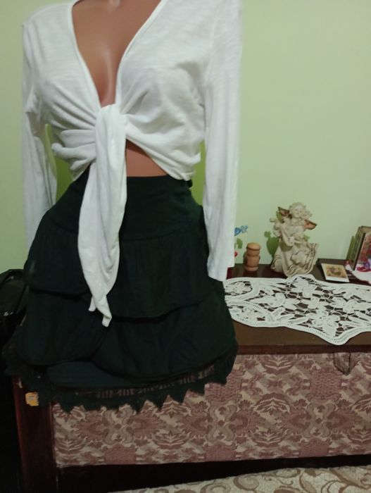 Fuste scurte, pantaloni scurți ,bluze, maieuri, veste