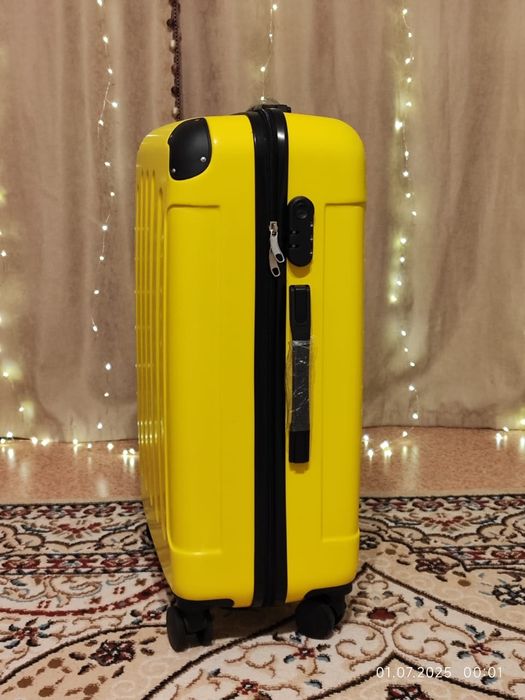 Продам чемодан новый.