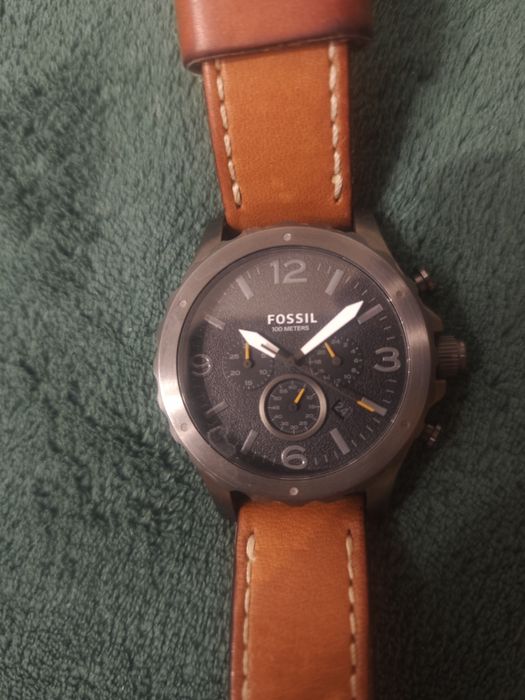 Часы мужские Invicta и fossil