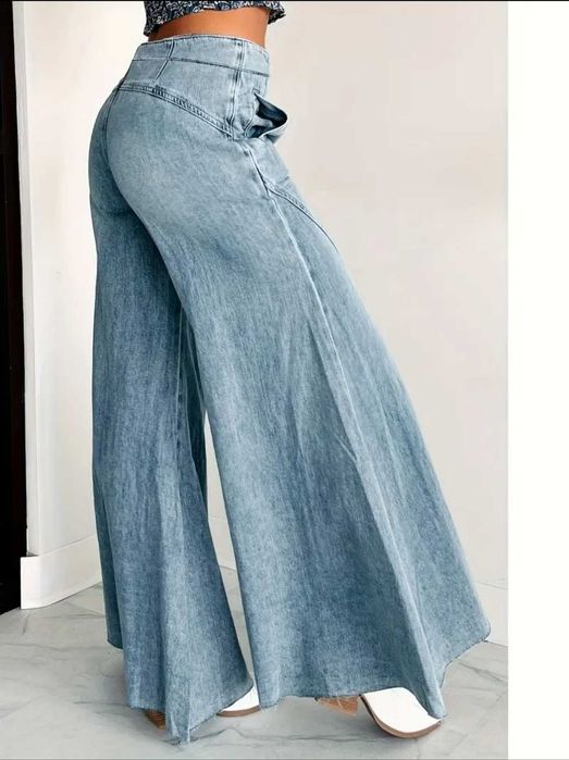 Blugi evazati clopot