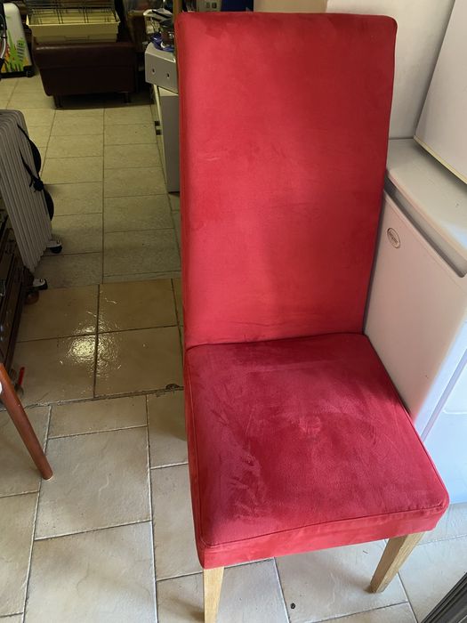 Продавам четери трапезни стола