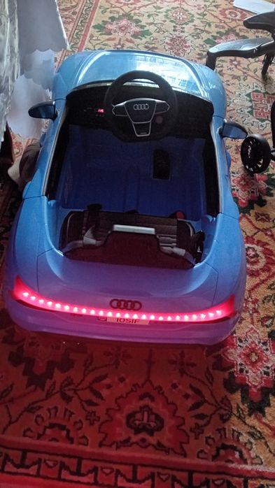 Vând mașină electrică pentru copii