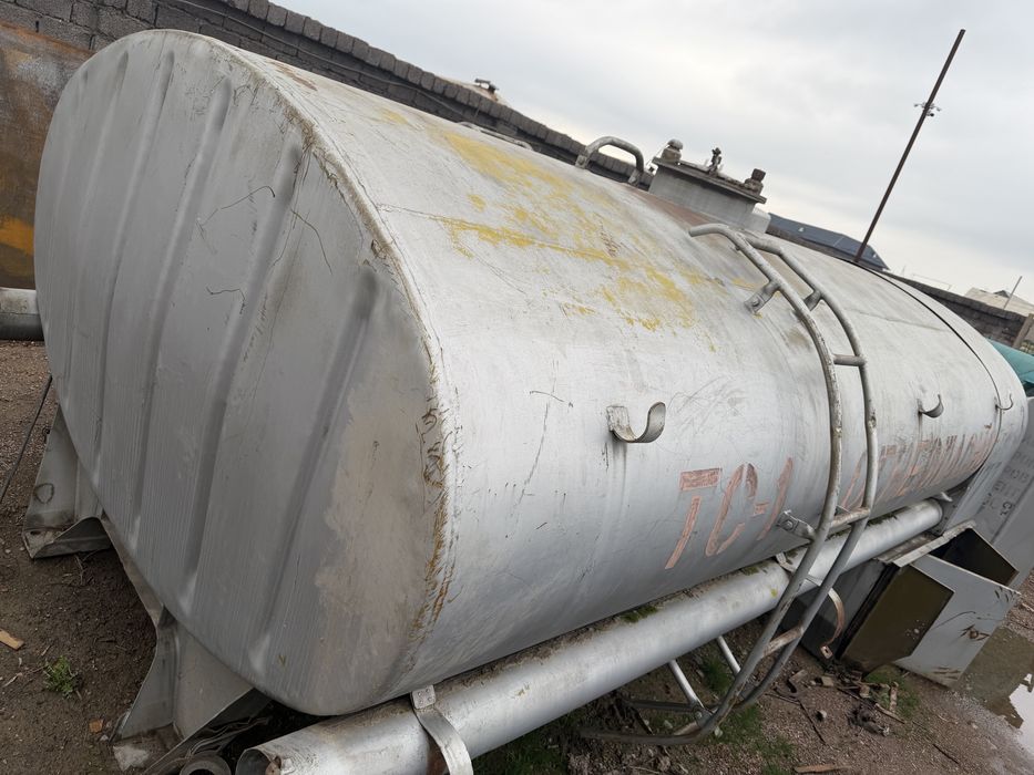 Емкость Цистерна 8куб сотилади