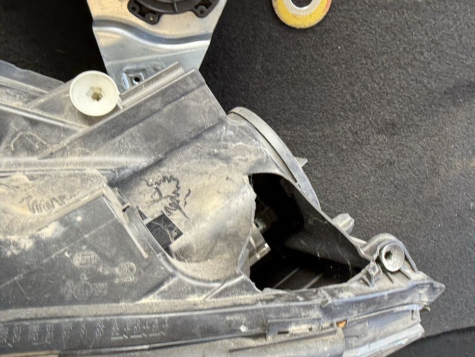 Фар с забележки за части Mercedes A clas w176 спукан корпус