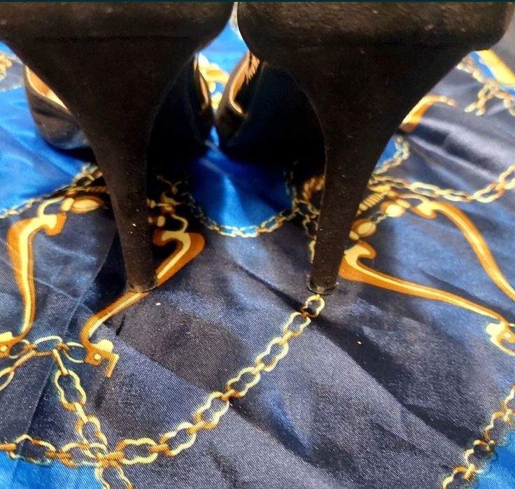 Запазени! Летни дамски обувки. Запазени кожени на ток.