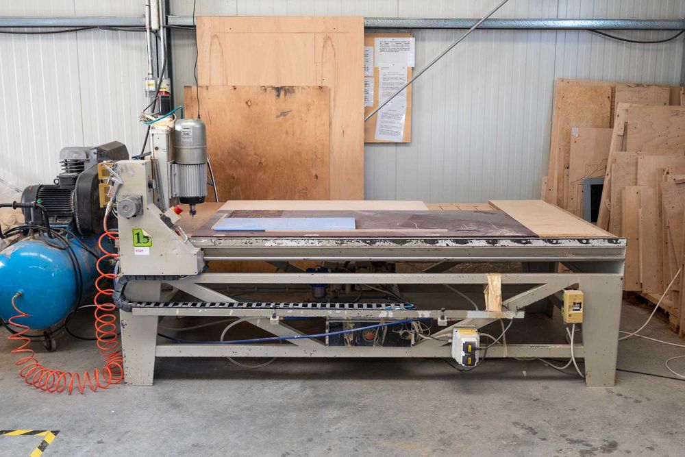 Router CNC  Masina cu comanda numerica prelucrare lemn