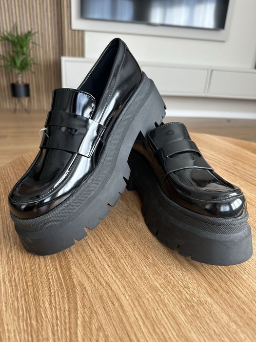 Дамски обувки лоуфъри