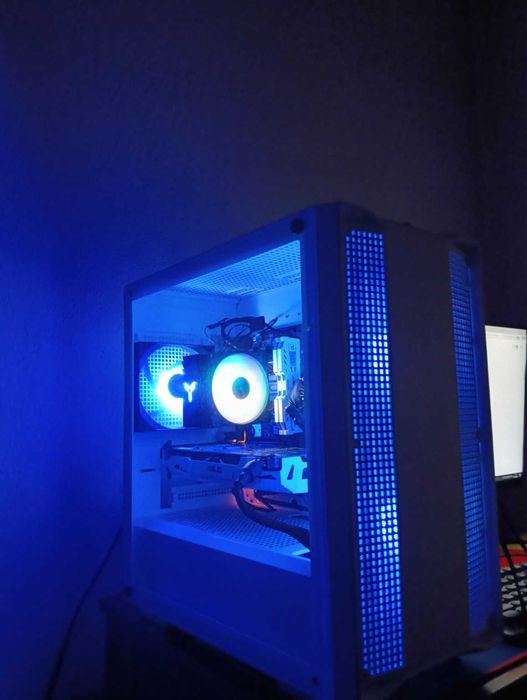 Геймърски компютър RX 480 / 16GB RAM / NVMe SSD / RGB