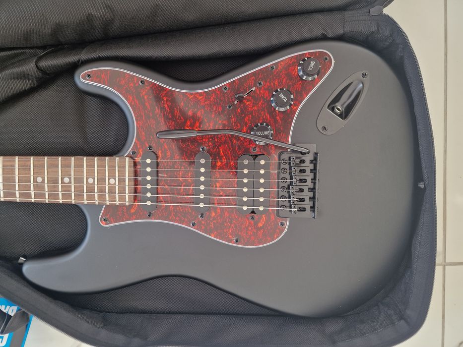 Vând set complet Harley Benton pentru chitară