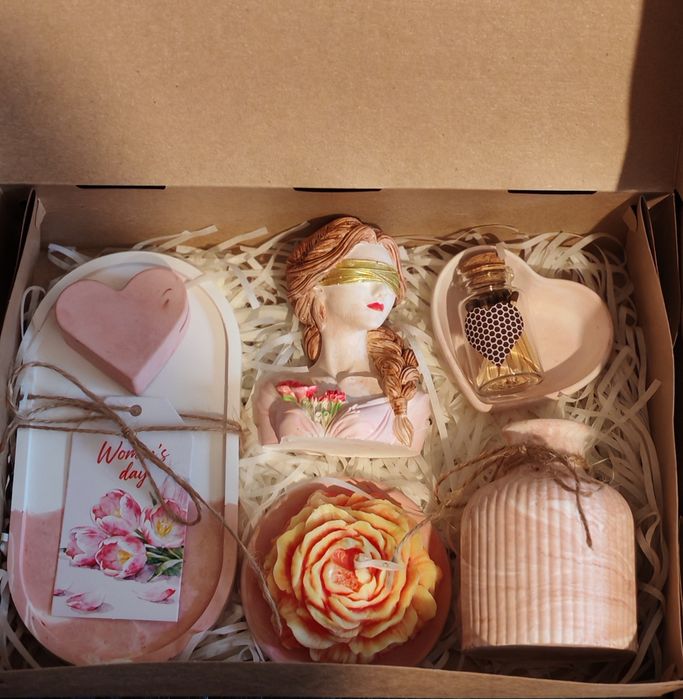 Подаръчни комплекти за 8ми март