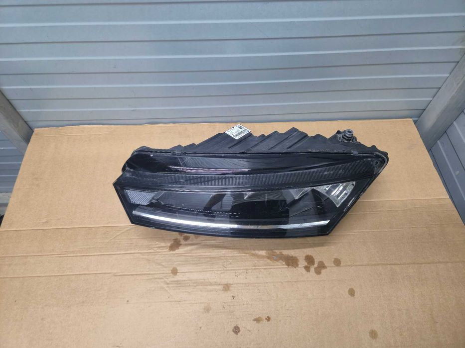 Far stanga Skoda Octavia 4 an 2019-2024 cod 5E4941015