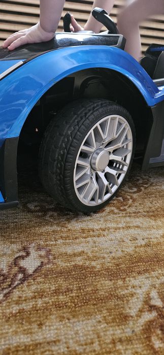 Продам детскую машинку