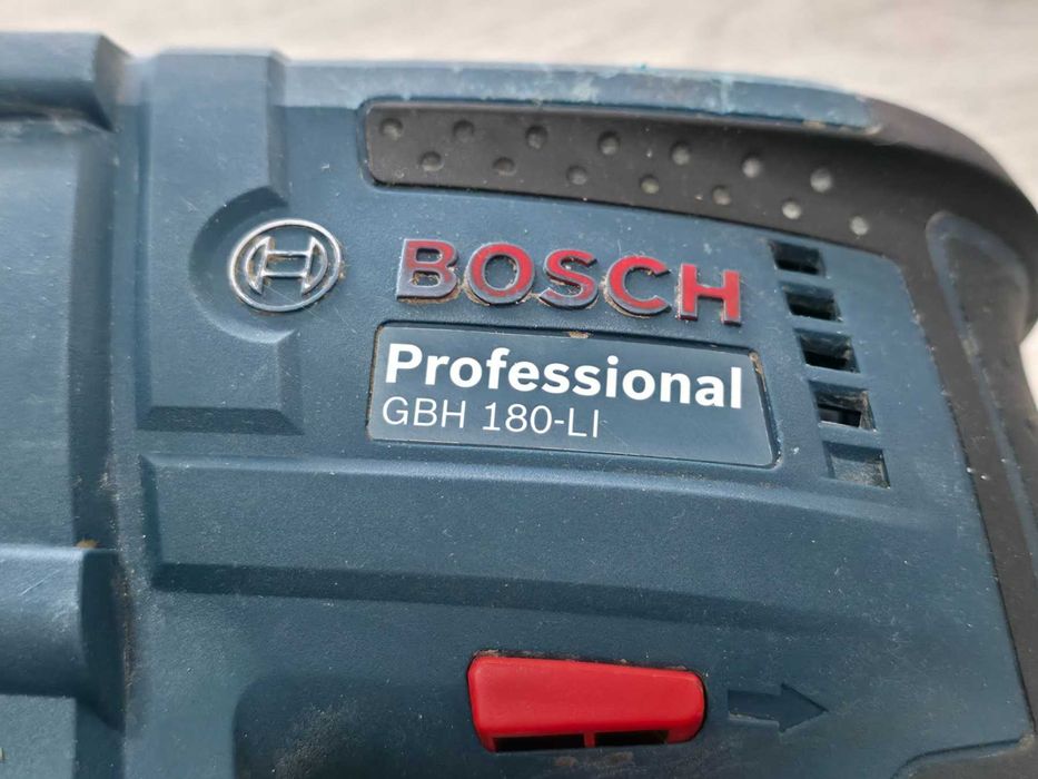 Професионален перфоратор Bosch GBH 180-LI с батерия и зарядно