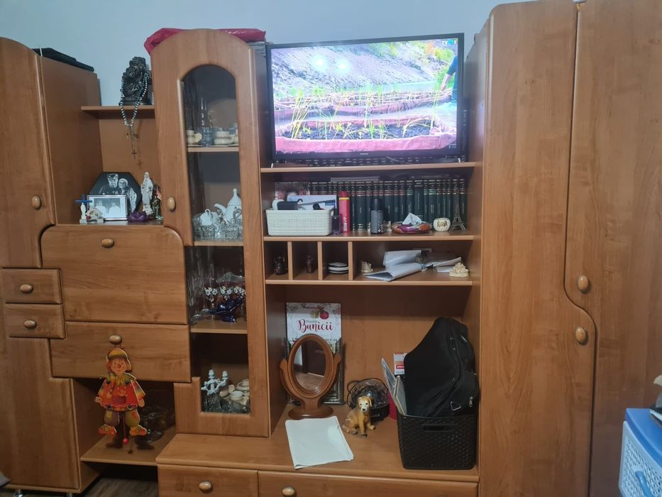 Vând mobila de sufragerie+ colțar