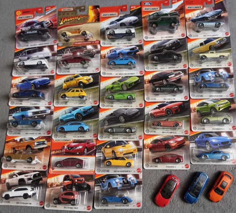 Cadouri machete colecții mașinuțe HotWheels și Matchbox (Mattel)