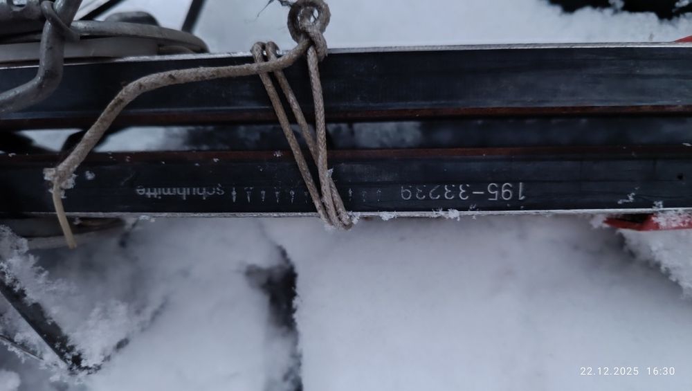 Продам зимние лыжи