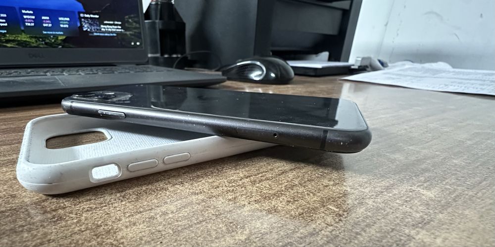 Продам Айфон 11