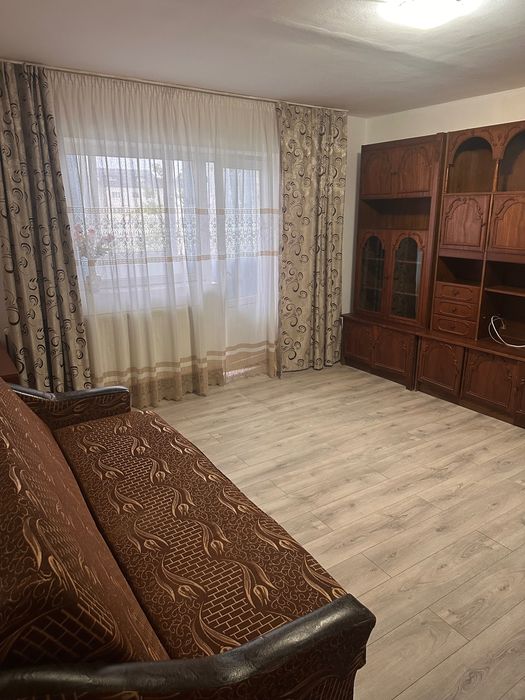 Închiriez apartament