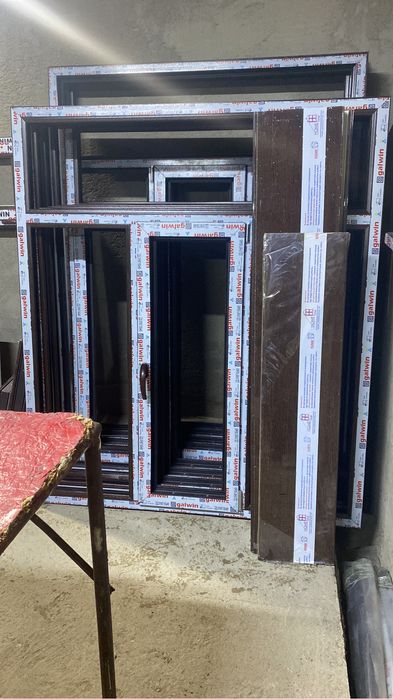 Окна двери витражи.