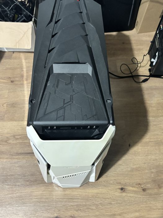 Calculator/PC Gaming• Asus Rog• i7-7700• 16gb ram• GTX 1060 de 6gb