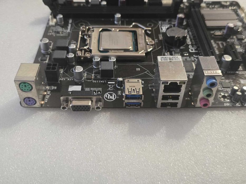 Placa de baza GIGABYTE GA-H81M-S1, LGA 1150 + Procesor G3240