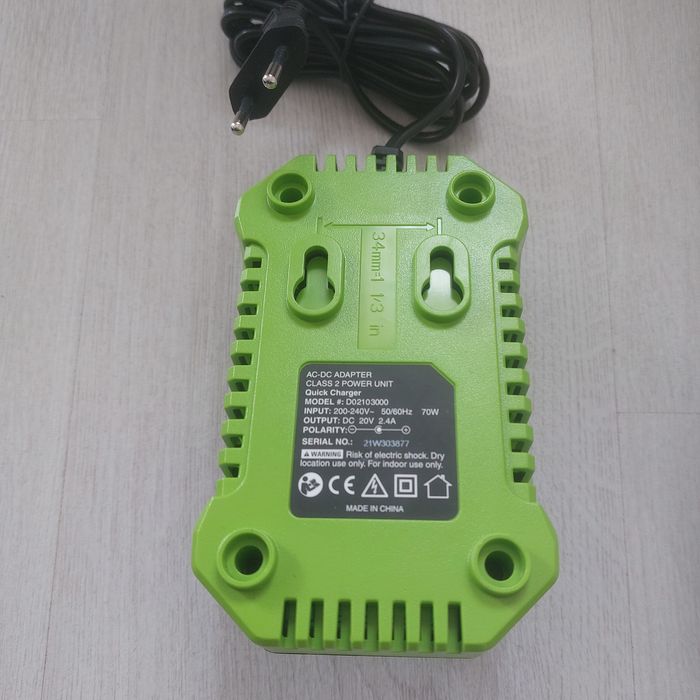 Професионално бързо зарядно Lux-Tools 20V (1 PowerSystem) - 2.4A / 70W