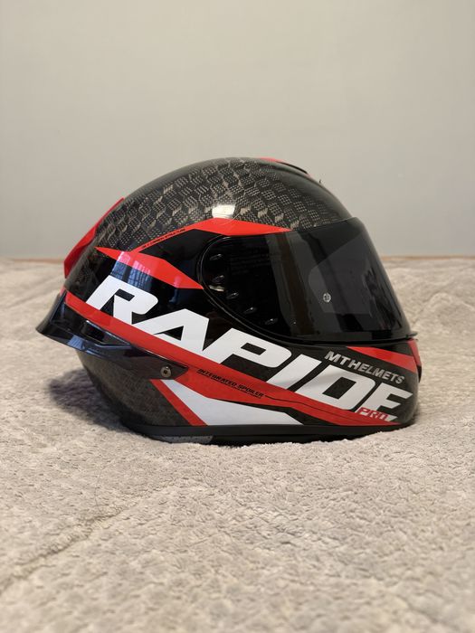 Mt pro carbon каска за мотор