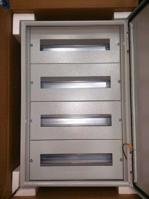 Tablouri electrice multimedia, metalic IP54, case lemn 24 - 120 module