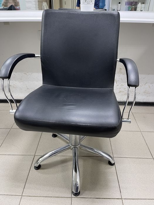 Парикмахерское кресло