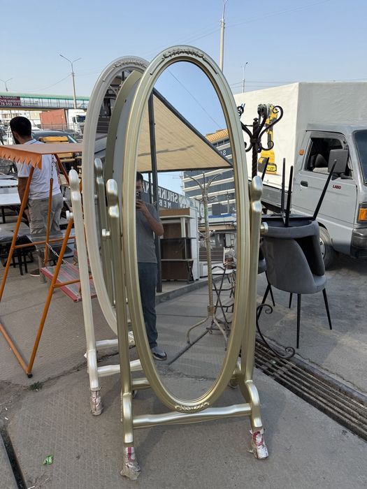 Зеркало напольное овальное  160×180 см в деревянной раме