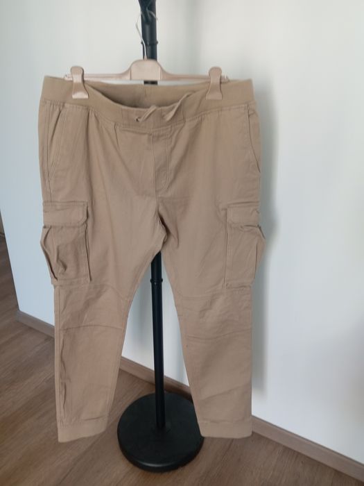 Vând pantaloni cargo pt bărbați