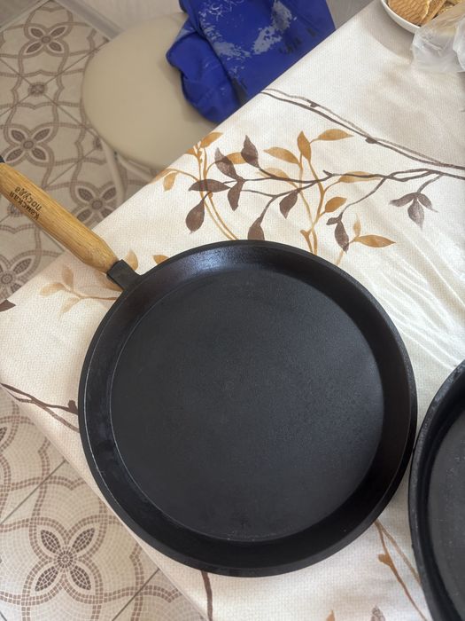 Продам сковороды чугун новые