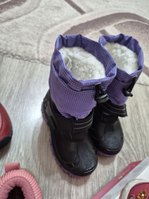 Обувки кецове боти ботуши сандали пантофи гумени ботуши за момиче