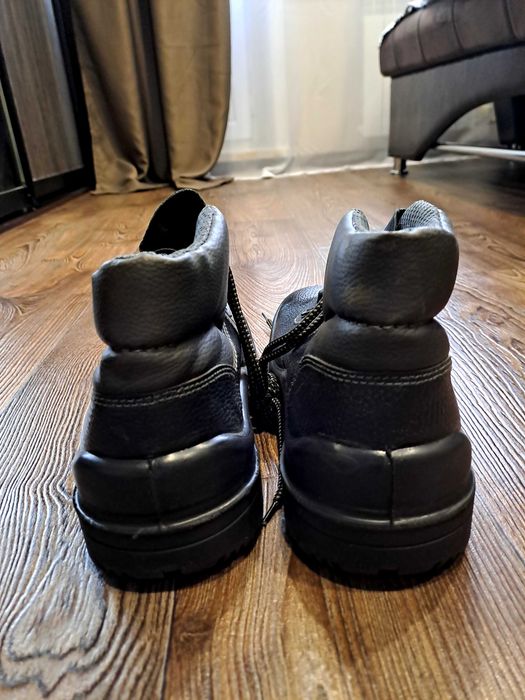 Продам рабочую обувь