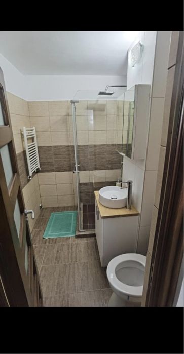 Inchiriez apartment 3 camere zona centrala