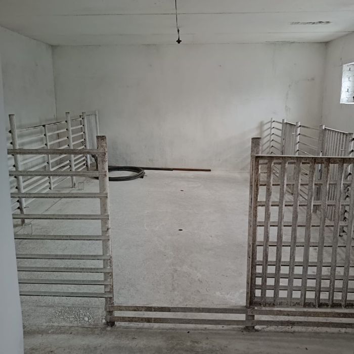 Продам дом с большим помещением