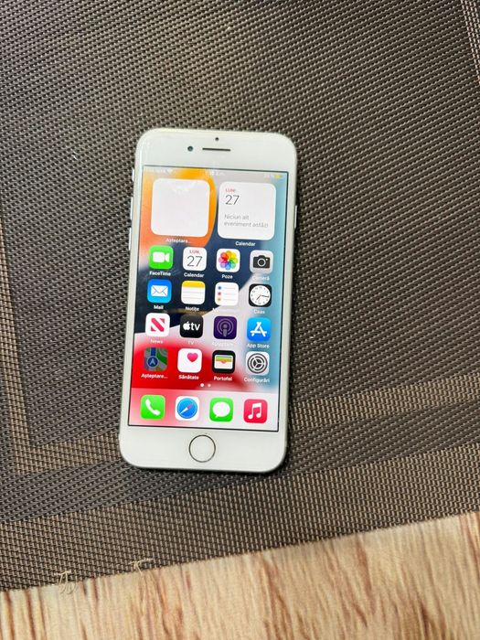 Vând iPhone 7 gri impecabil