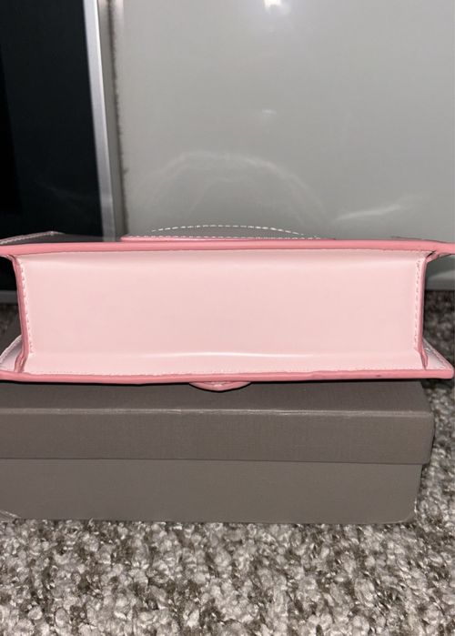 Geanta Jaquemus Le bambino powder pink pe stoc
