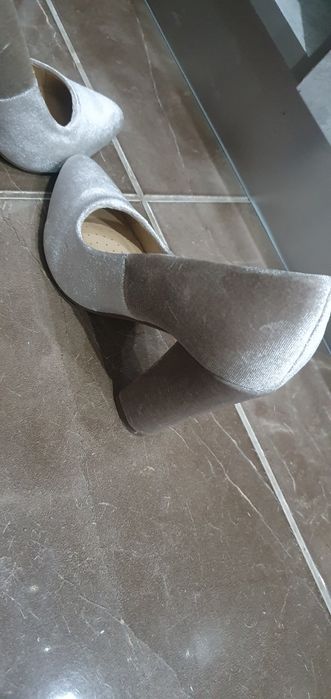 Дамски обувки с ток