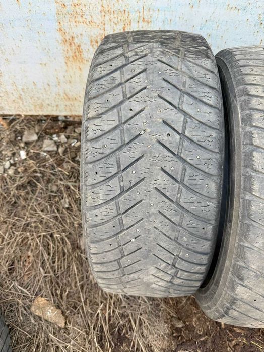 235/45/R18 Шины (2 шт)