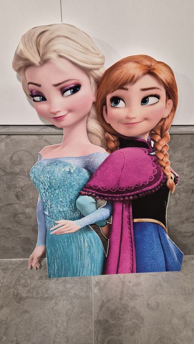 Продавам картонени фигури