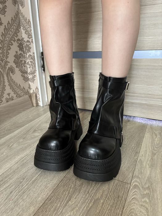 Продам женские ботинки новые