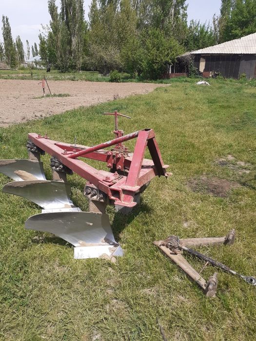 Трактор мтз 80 с плугом