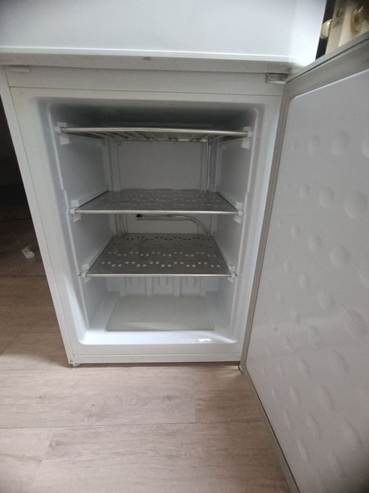 Продам рабочий холодильник