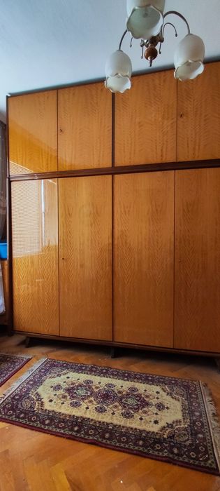 Гардероб за съхранение на дрехи