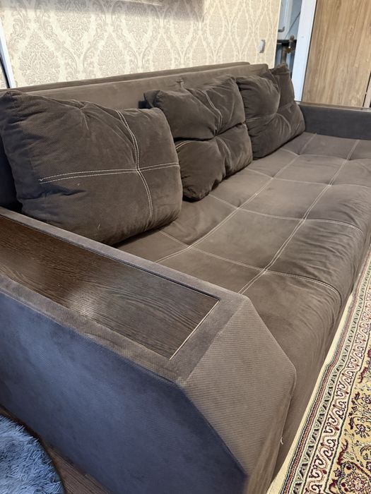 Раскладной диван.